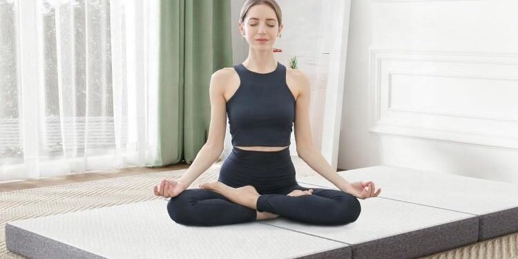 Comfort memory foam foldable mattress for home and travel